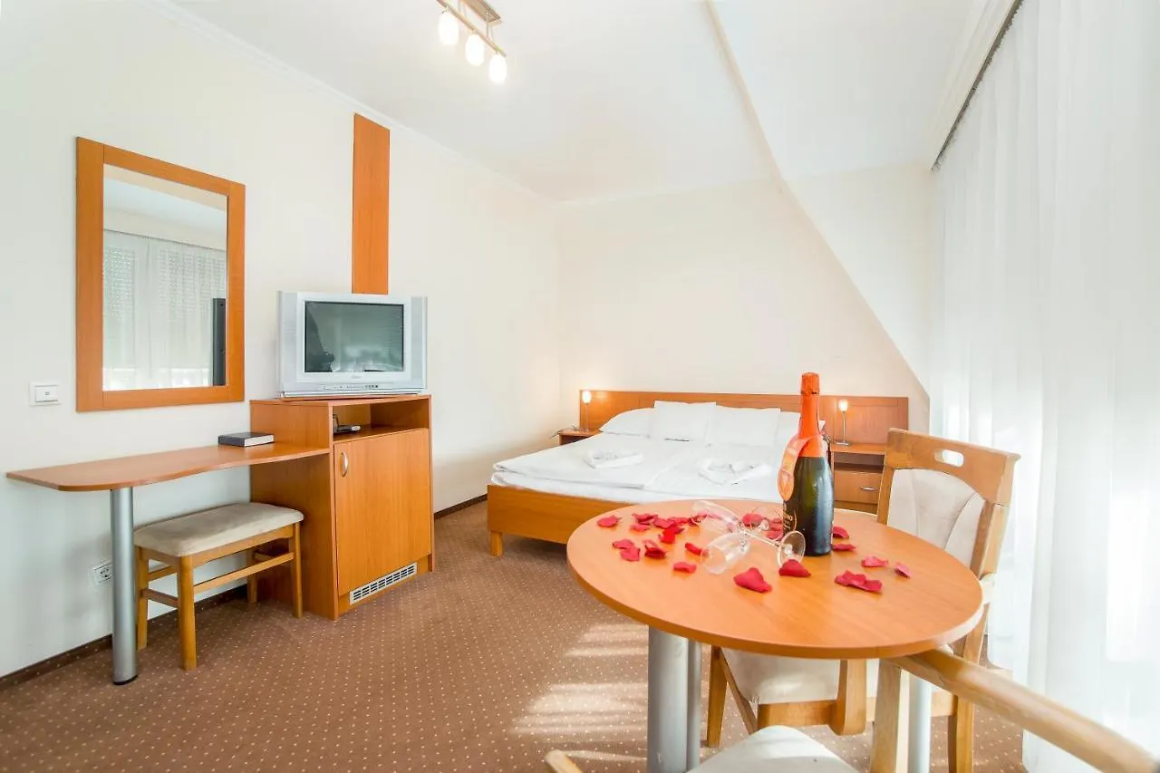 Wellness Hotel-M - Hajdúszoboszló 호텔